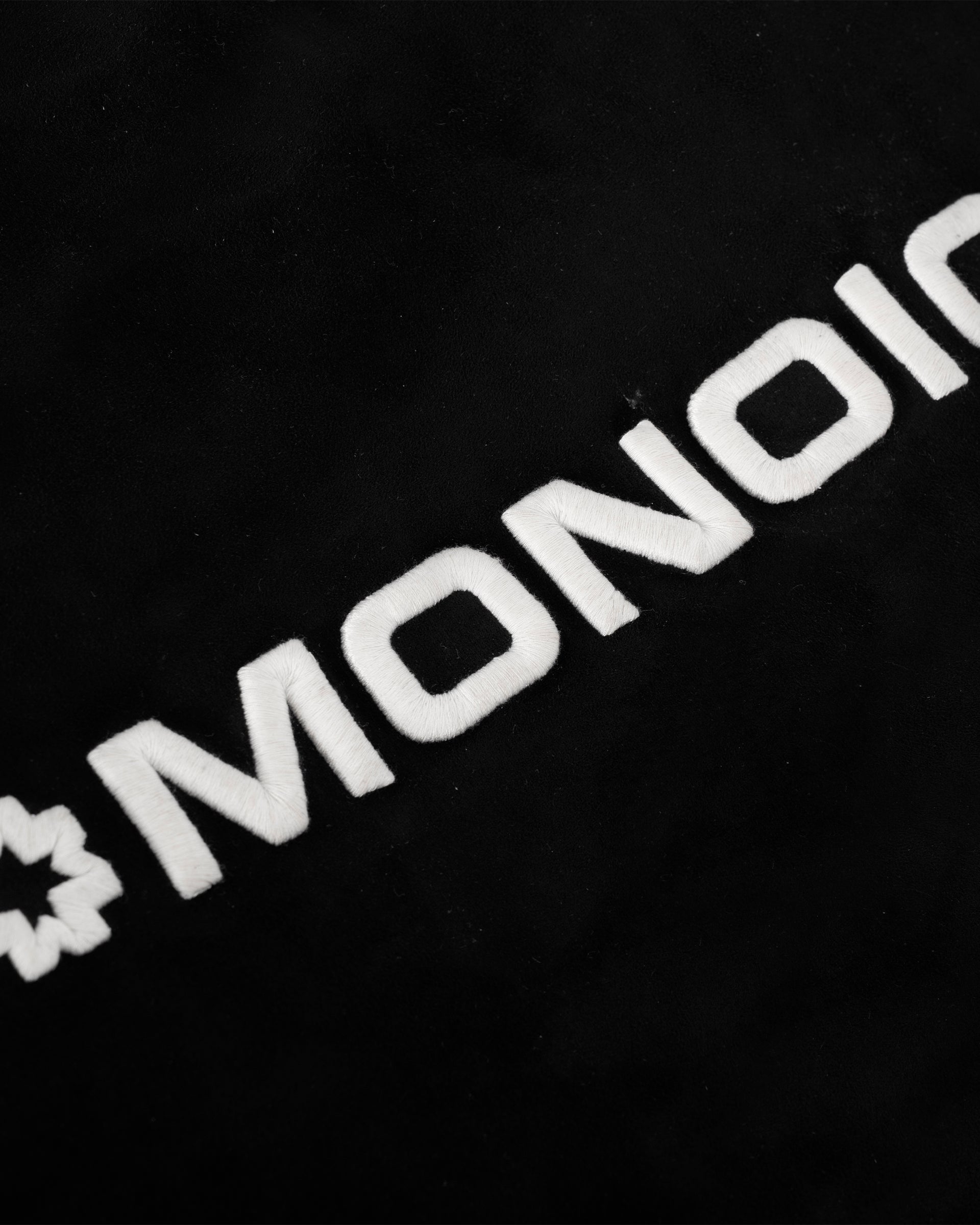 Tote Bag gamuza negra con compartimento para laptop y logo bordado | Bolsos MONOIC Studios