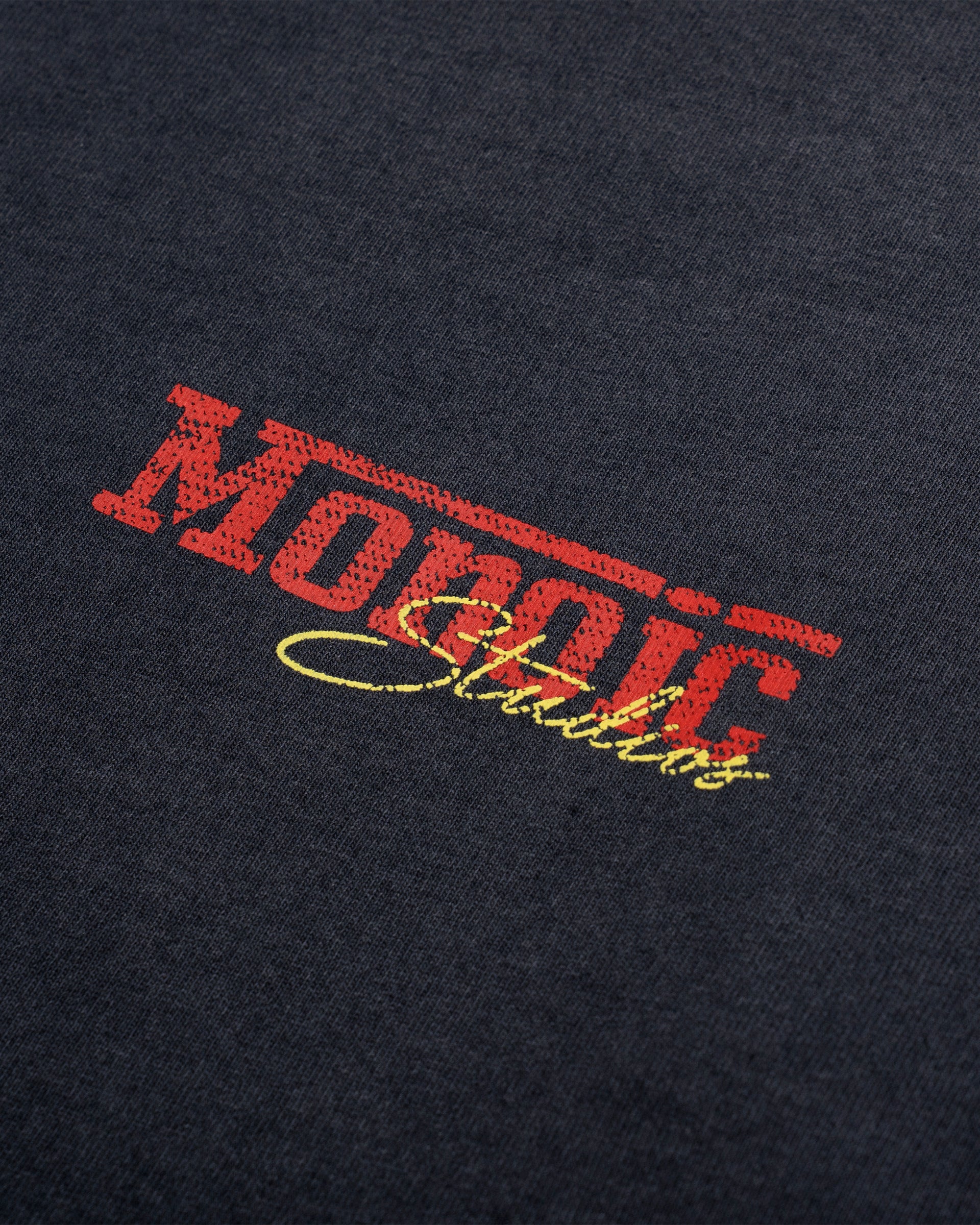 Camiseta Oversized Fit Monza negro desgastado con efecto Degrade y estampados vintage en espalda y pecho |  MONOIC