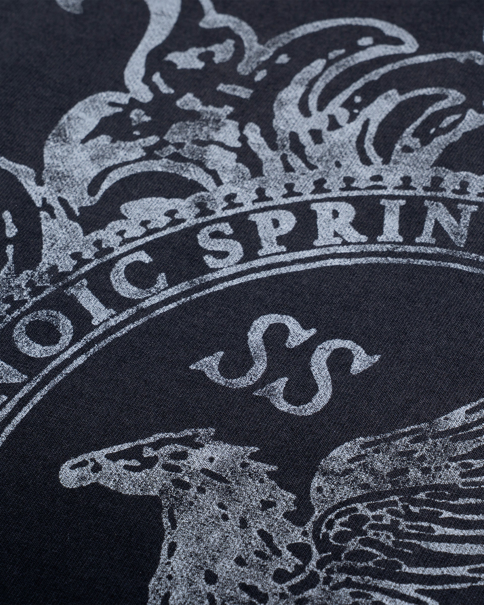 Camiseta Oversized Cavallo negro desgastado con estampados en corrosión en espalda y pecho | MONOIC