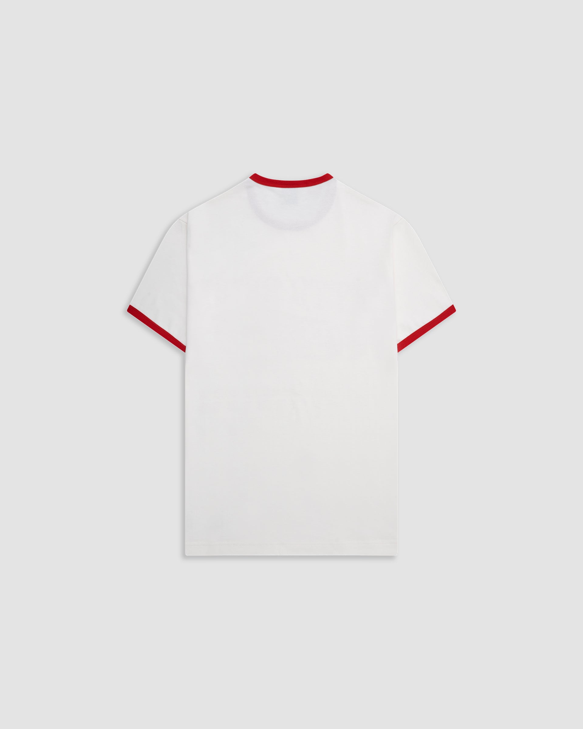 Camiseta Tutto Bene Ringer Fit blanco hueso con cuello y mangas rojas y estampado milano desgastado | MONOIC
