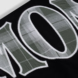 Camiseta negra oversized con doble manga en cuadros verdes y blancos con un bordado trasero en la parte superior | Camisetas MONOIC