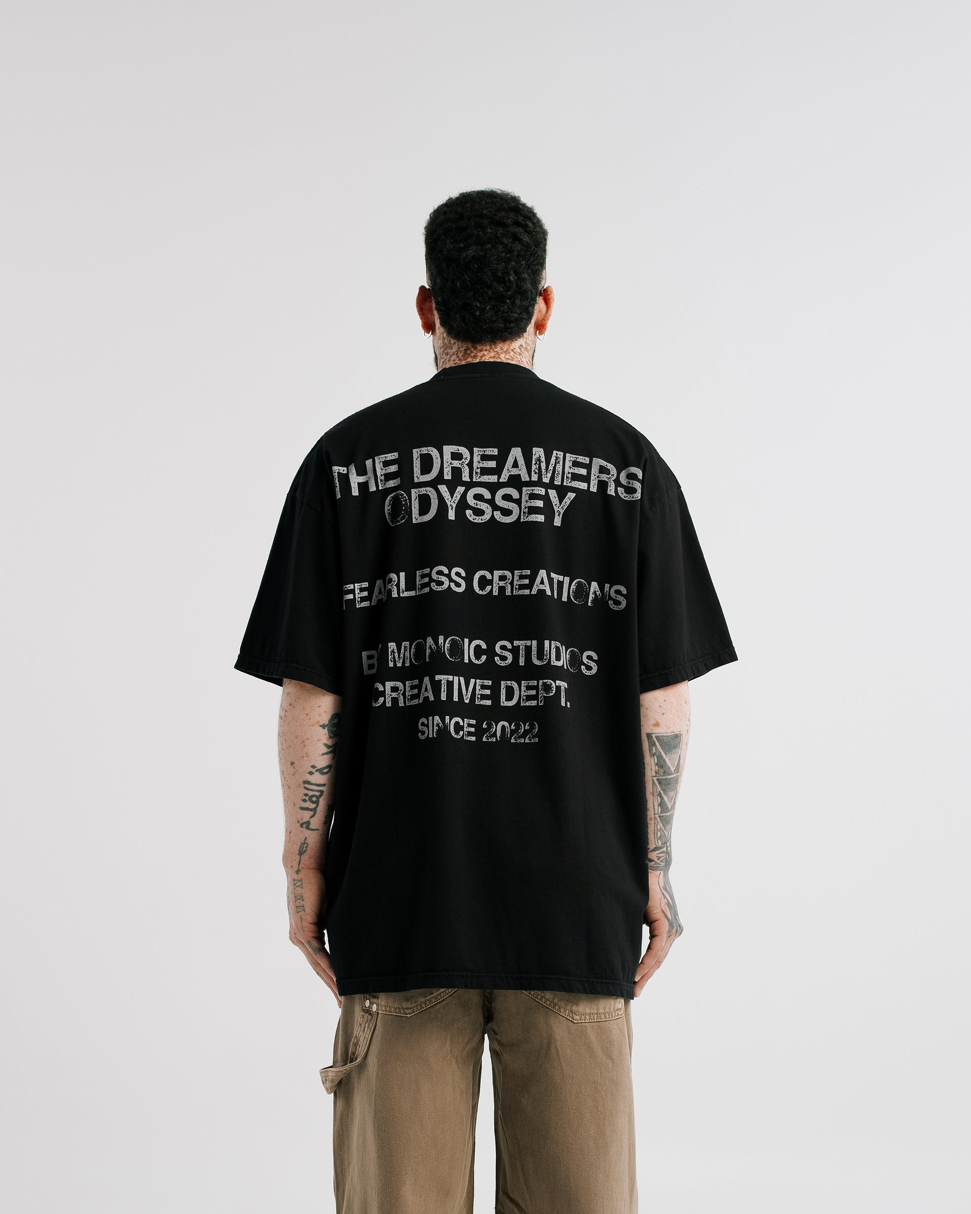 Camiseta Dreamers Odyssey Negro Oscuro | Camisetas Endless Dreams | Monoic Studios