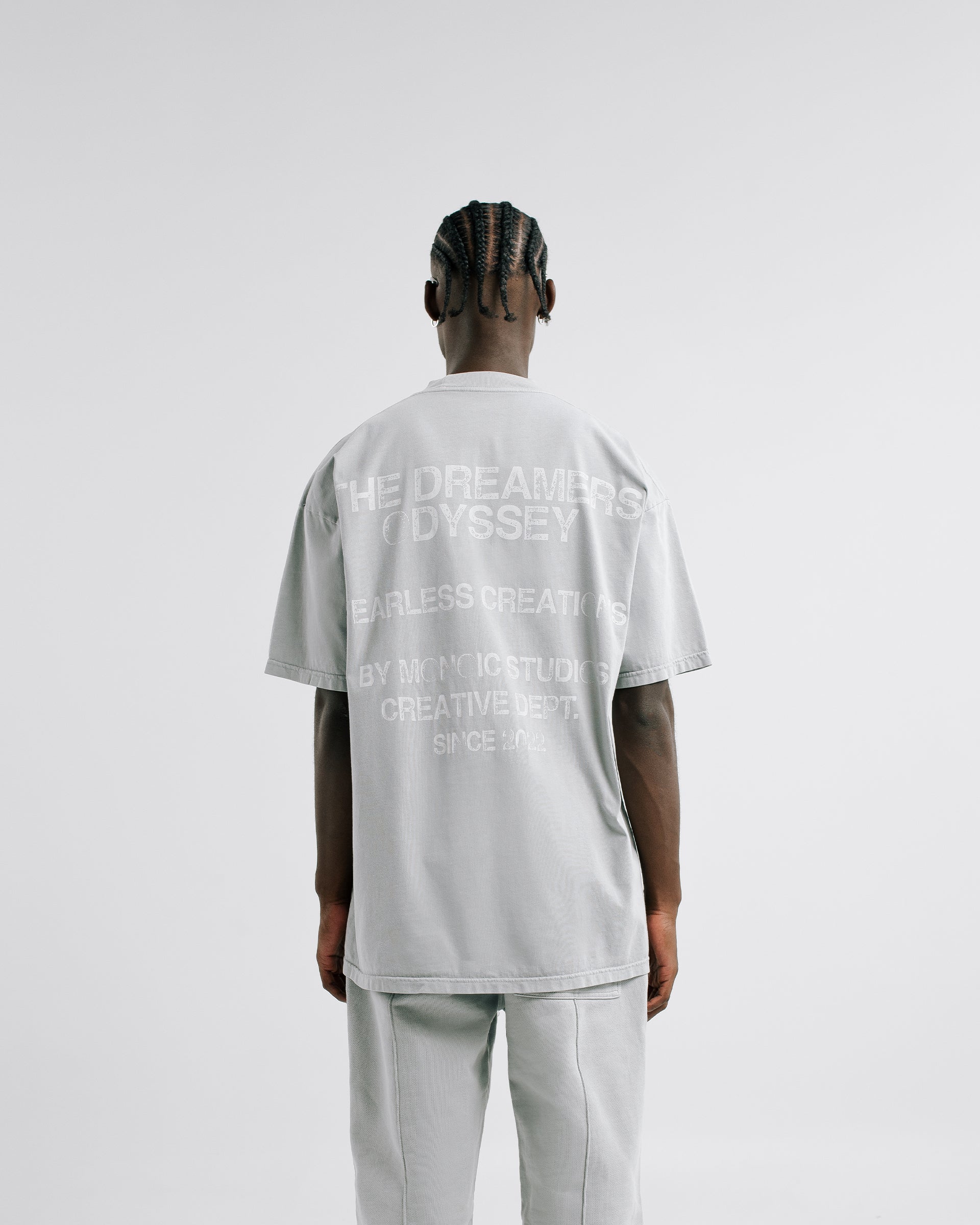Camiseta Dreamers Odyssey Gris Claro | Camisetas Endless Dreams | Monoic Studios