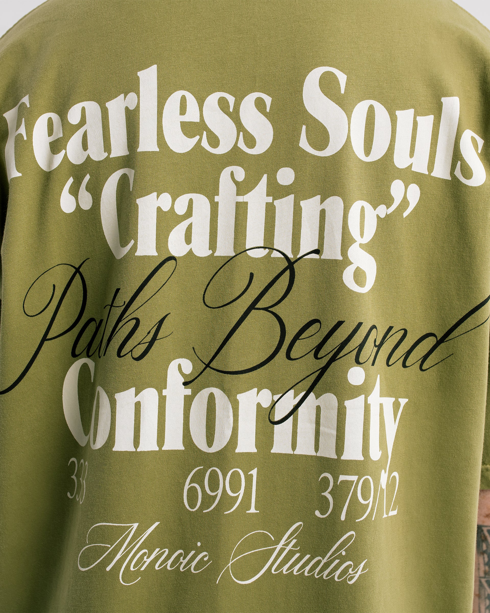Camiseta Fearless Souls Verde Oliva Desgastado | Camisetas Endless Dreams | Monoic Studios