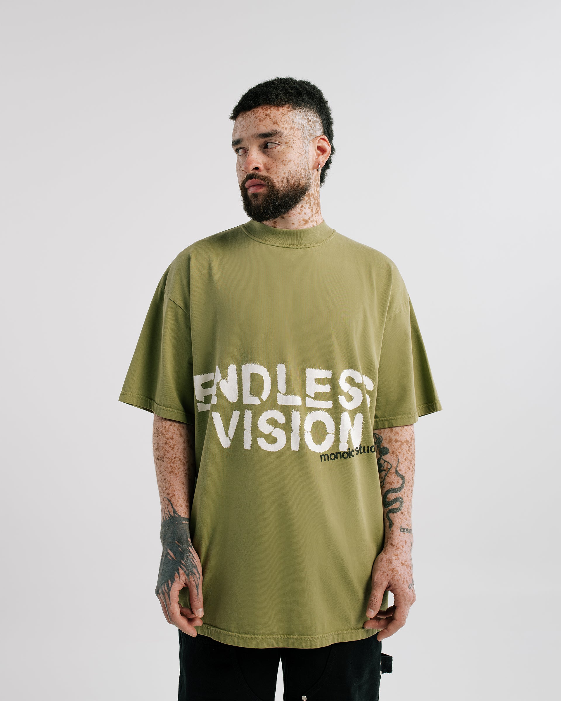 Camiseta Endless Vision Verde Oliva Desgastado | Camisetas Endless Dreams | Monoic Studios