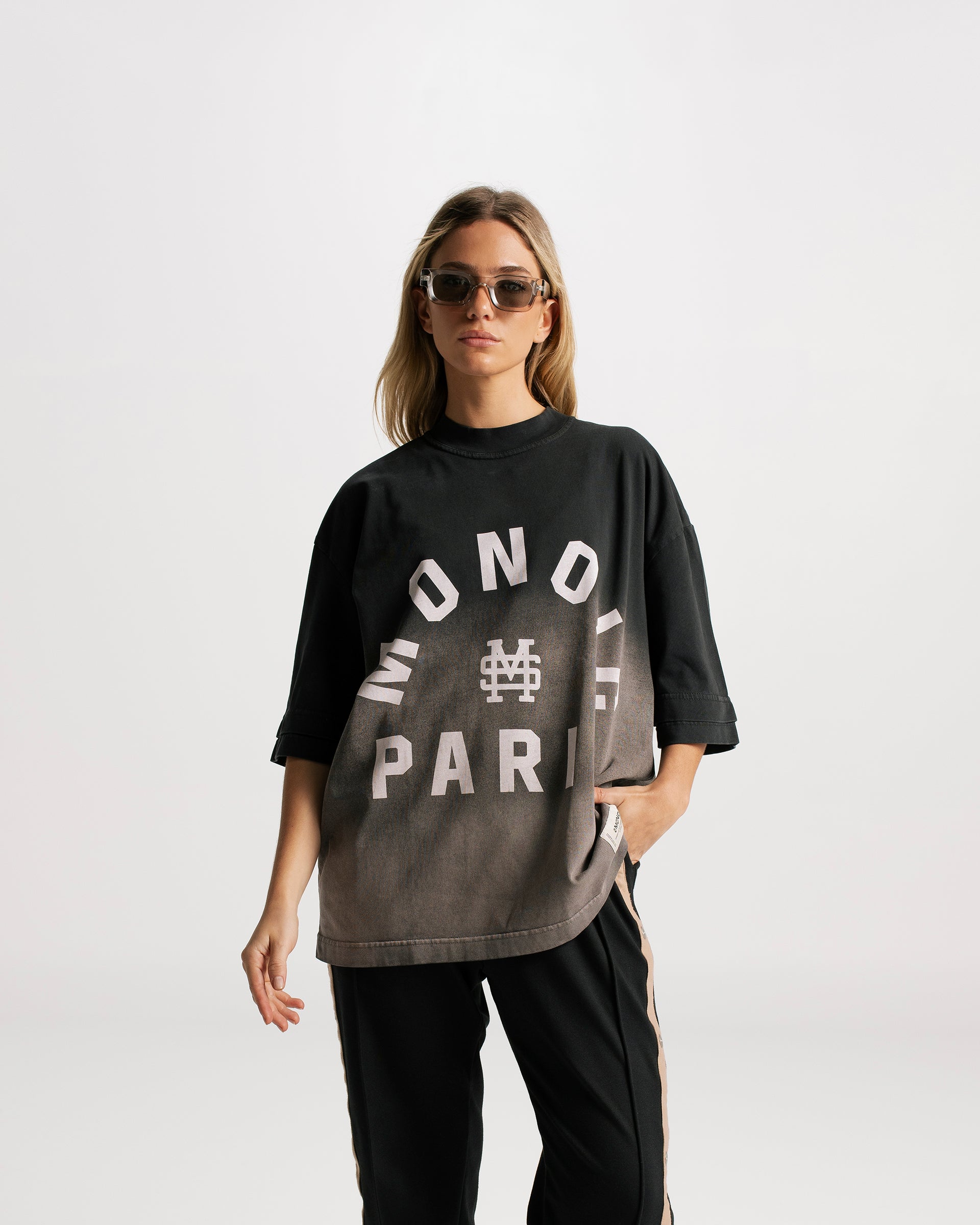 Camiseta Boxy Fit Monoic Paris Negro Oscuro Degradé| Camisetas Parisian Dreams | Monoic Studios