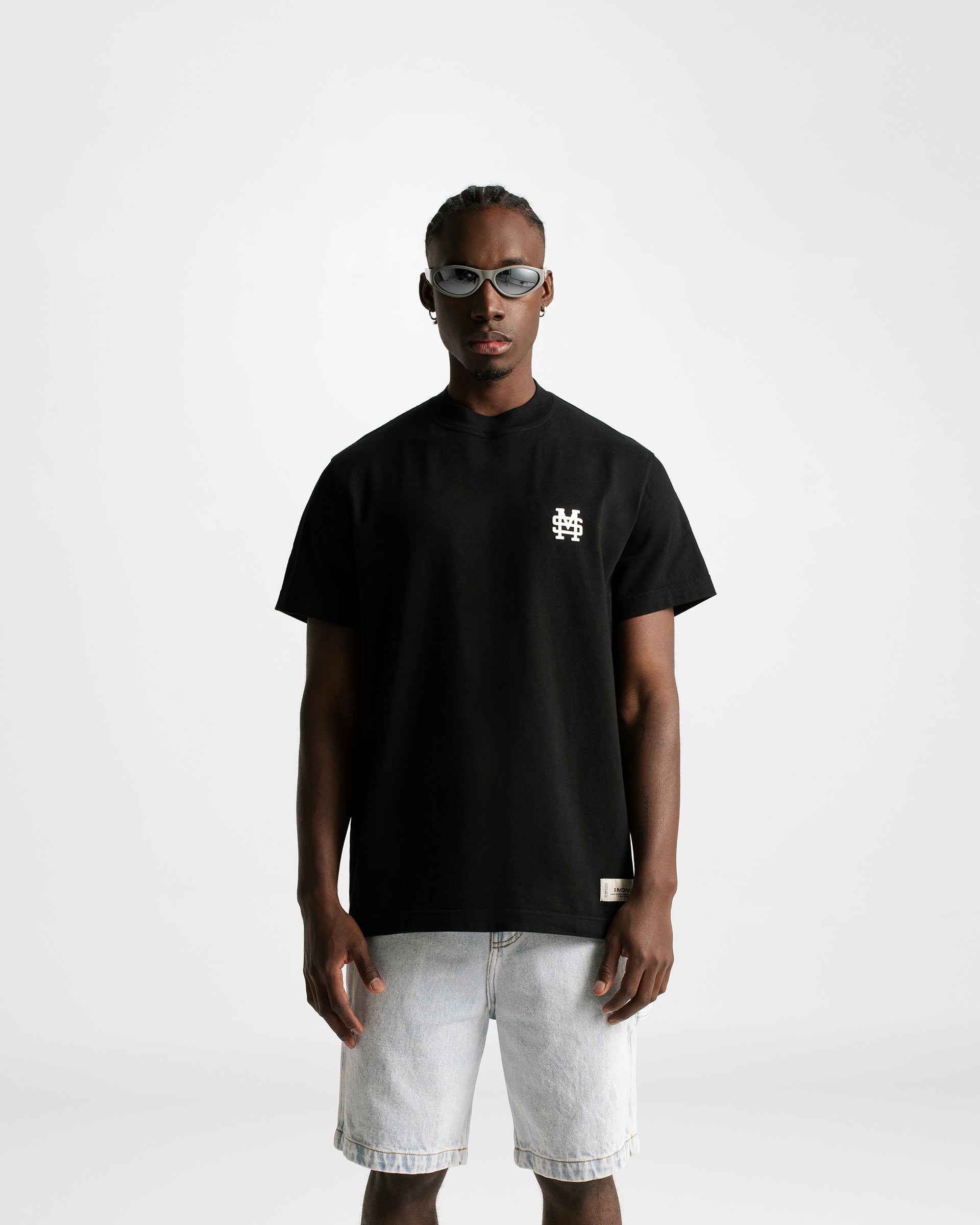 Camiseta Regular Fit Monogram Negro Oscuro| Camisetas Parisian Dreams | Monoic Studios