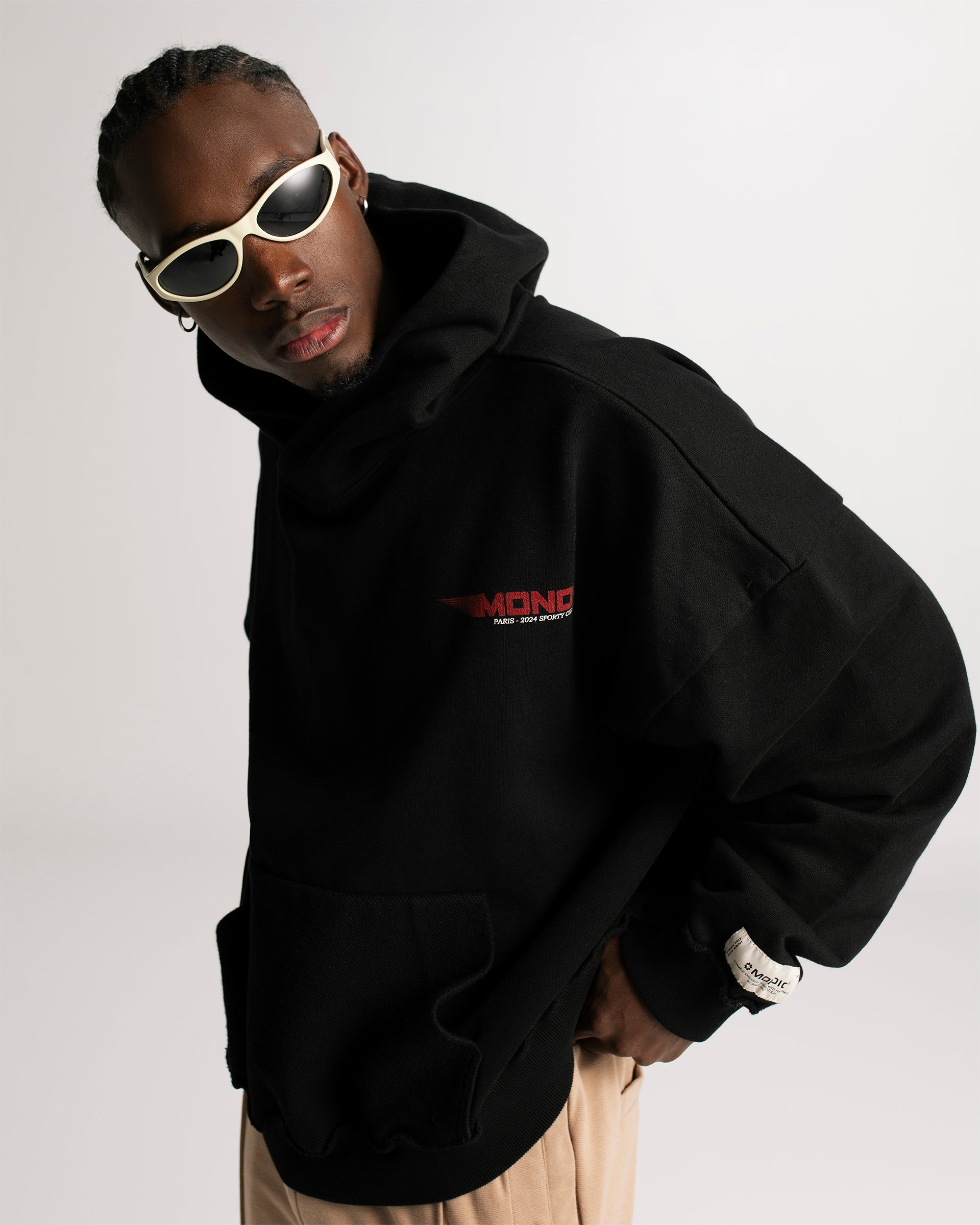 Hoodie Boxy Fit Worldwide Team Negro Oscuro | Hoodies Parisian Dreams | Monoic Studios