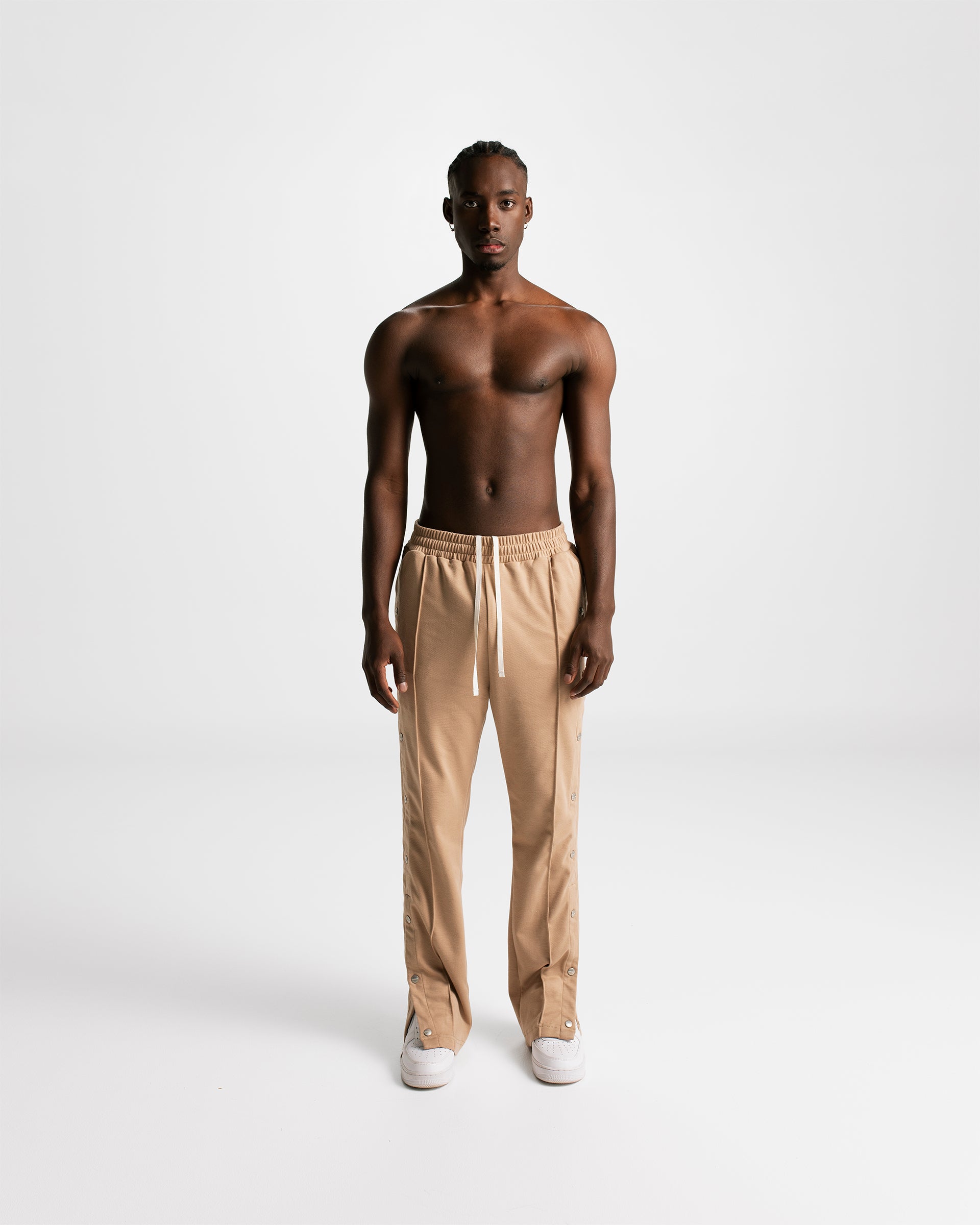 Track Pant Monoic Crema | Pantalones Parisian Dreams | Monoic Studios