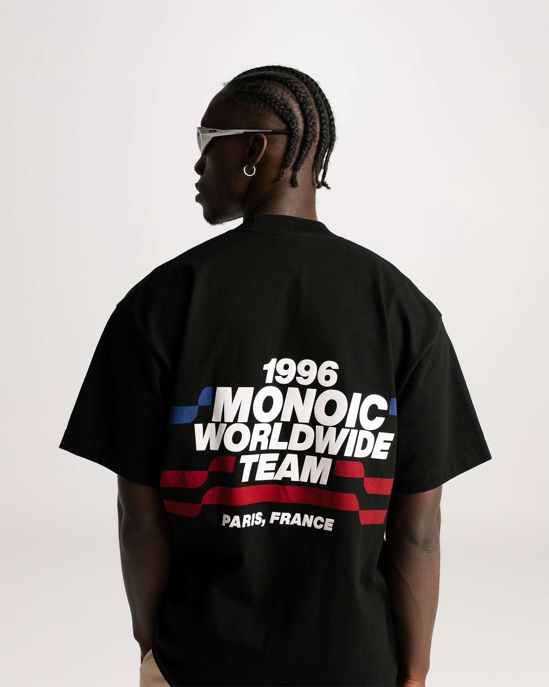 Camiseta Worldwide Team Negro Oscuro| Parisian Dreams Camisetas| Monoic Studios