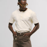 Camiseta Henley – Off White