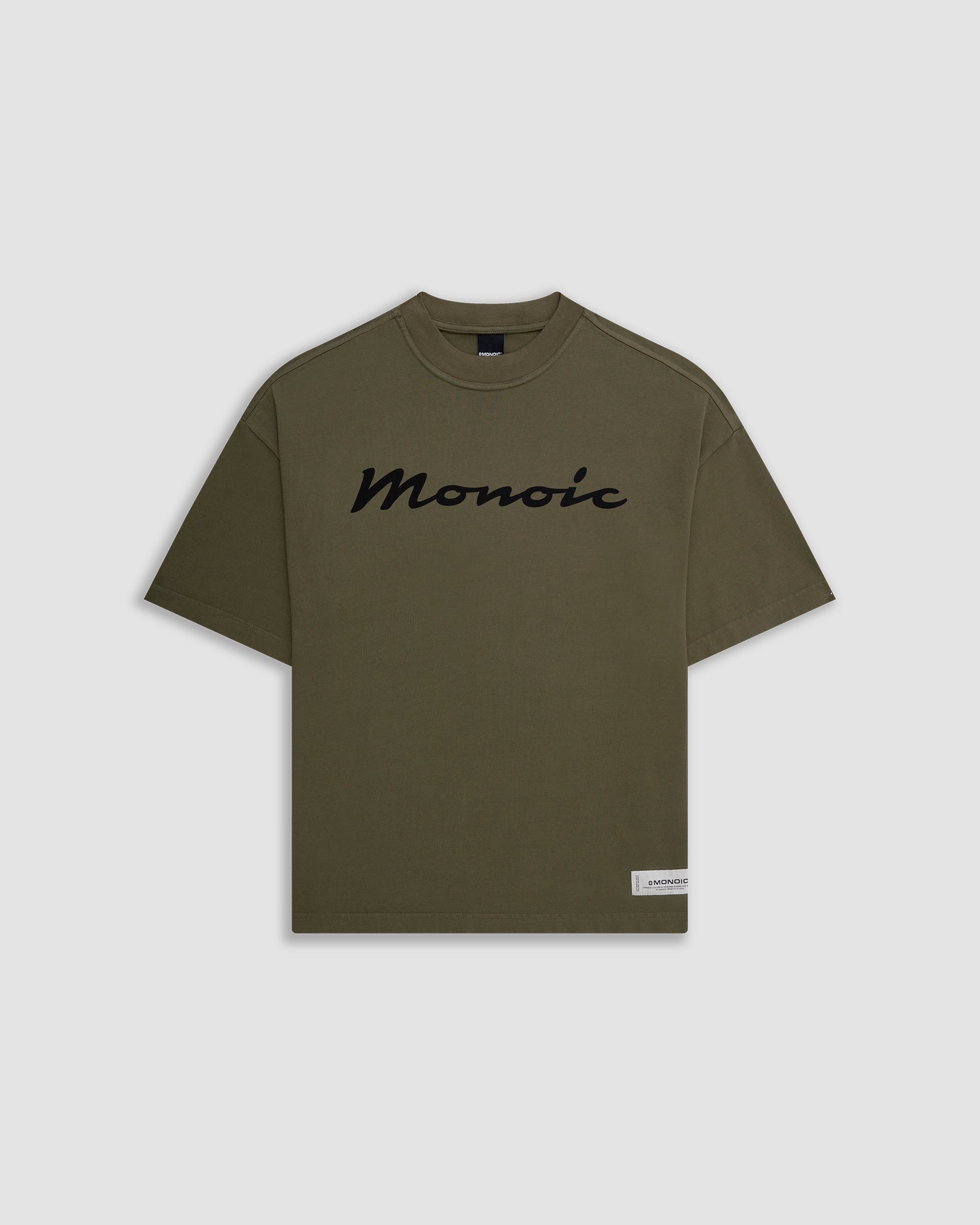 Camiseta Boxy Fit Riva verde oliva con estrella en la espalda y logo frontal en corrosión | MONOIC