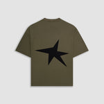 Camiseta Boxy Fit Riva verde oliva con estrella en la espalda y logo frontal en corrosión | MONOIC